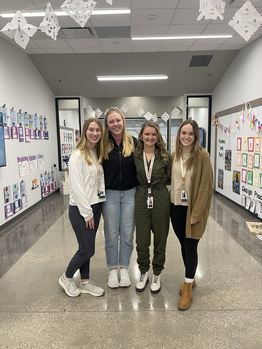 Bulldogs512's tweet photo. Bulldog Nation had a blast celebrating our first year teachers 100th day of teaching! Thank you for being amazing and making a positive difference in our studentsโ lives! @thesmsdhr @theSMSD #100daysofteaching #weshinekidsshine https://t.co/YnlPQKmMPy