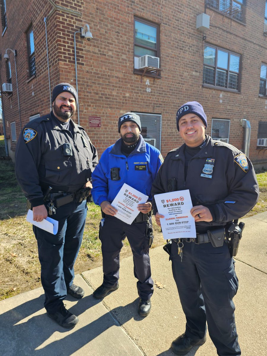 NYPDPSA9's tweet photo. Our PSA 9 Crime Prevention and Neighborhood Coordination Officers conducted a gun violence outreach, handing out #GunStop flyers in Pomonok Houses. Call 1-866-GUNSTOP (486-7867).  All information is confidential https://t.co/oGkJyZB8h5