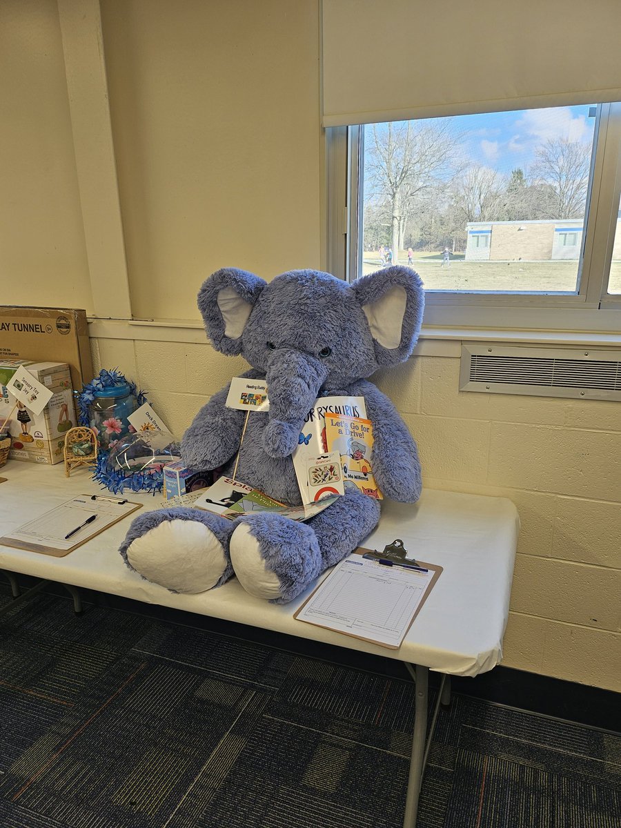 LisaLNickel's tweet photo. Gearing up for a funfilled carnival and silent auction tomorrow at the Chelsea Early Childhood Center at 10:30 a.m. Come join us at 500 Washington St. and support the early childhood center! https://t.co/C72VrkZP4A