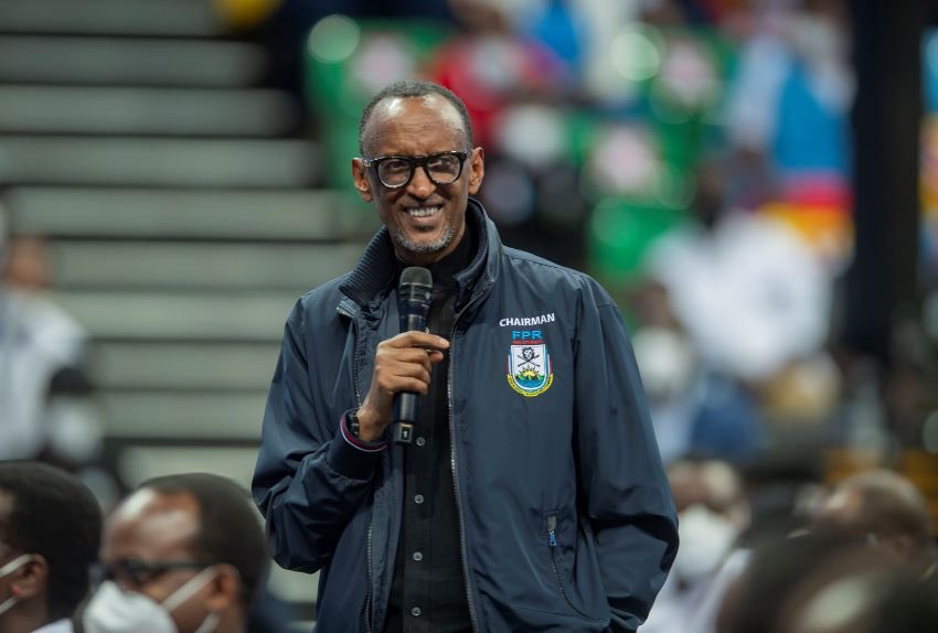ganza_egide's tweet photo. U Rwanda imyaka 30,

Ese ikizere kirizana?
Ans: Hoyaaa
Ese gishingira ku magambo aryoshye?
Ans: Kubareba hafi cg badashaka gutekereza.

RPF Inkotanyi yatwemejeko twabana nk'abanyarwanda mumahoro knd tugatera imbere buriwese akifuza kuba umwe muri twe. 
#ThanksRPF✊
#ThanksPK ✊ https://t.co/L1qyV8keOO
