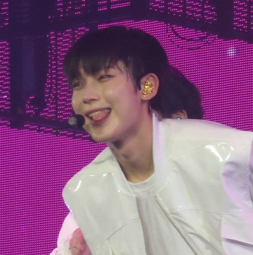 ˚‧º·(˚ ˃̣̣̥᷄⌓˂̣̣̥᷅ )‧º·˚