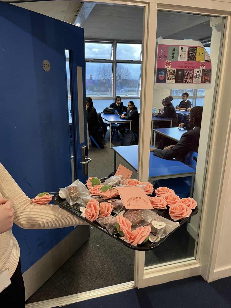 Love is in the air, as students were raising funds for year 11 & 13 Proms by delivering anonymous #CupidsCookies 🍪 & #Roses 🌹in preparation for Valentine’s Day ❤️
