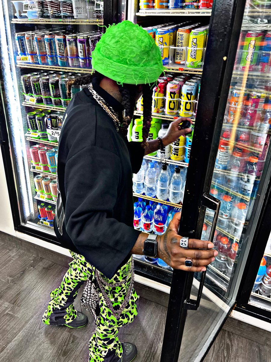 414finesseking_'s tweet photo. If What You Want Out The Sto Was A Person https://t.co/qFavTQbrsE