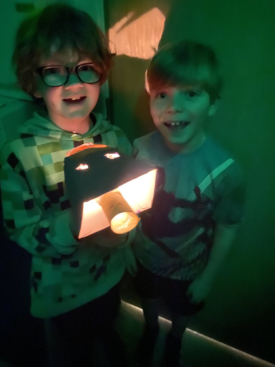 StJosephsBing's tweet photo. Year 4 have loved being able to test out their torches that they have designed and built this half term in DT. @bcw_cat #SJB #SJBY4 #SJBDT #SJBScience https://t.co/PgH3oZcwmx