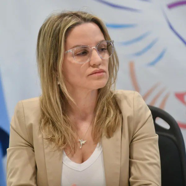 ReyGordos's tweet image. Si el pueblo te puso para algo que no cumplís, el pueblo te queire AFUERA.