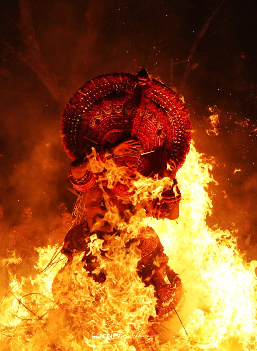 seeker_i's tweet image. It was his first #Theyam, he had to break the curse of his backward caste. Only after Abhinandan walked through fire he said to have touched divinity. This moment captures his fear and purpose at war #FrameItFriday #Kerala #keralastory