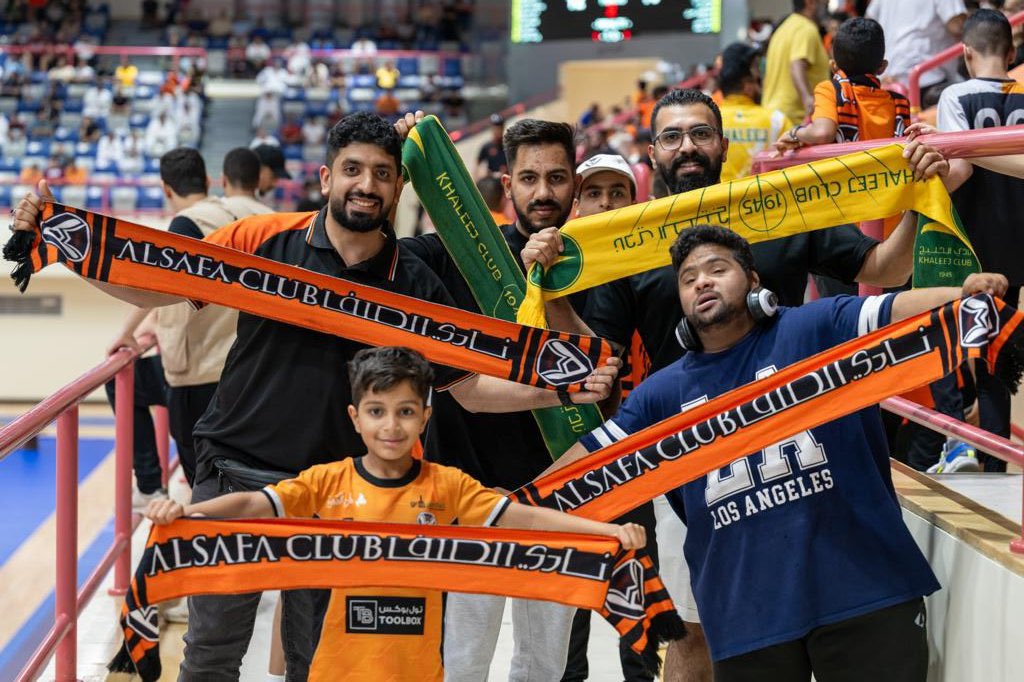 التنافس بالملعب فقط وينتهي كل شي مع صافرة الحكم ، وتبقى المحبة بيننا 💛💚🧡🖤