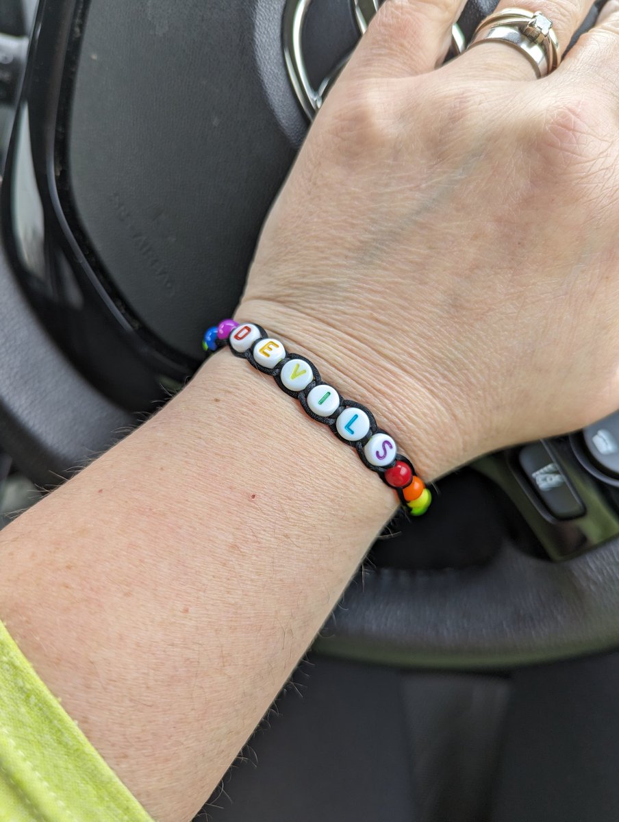 rewildplay's tweet image. I tried so hard to get lots and lots of bracelets made for the game tonight. I got about 20 done (nah less than that) lots of half finished ones 😂 
#adhdlife #cardiffdevils #PrideMonth 🏳️‍🌈😈