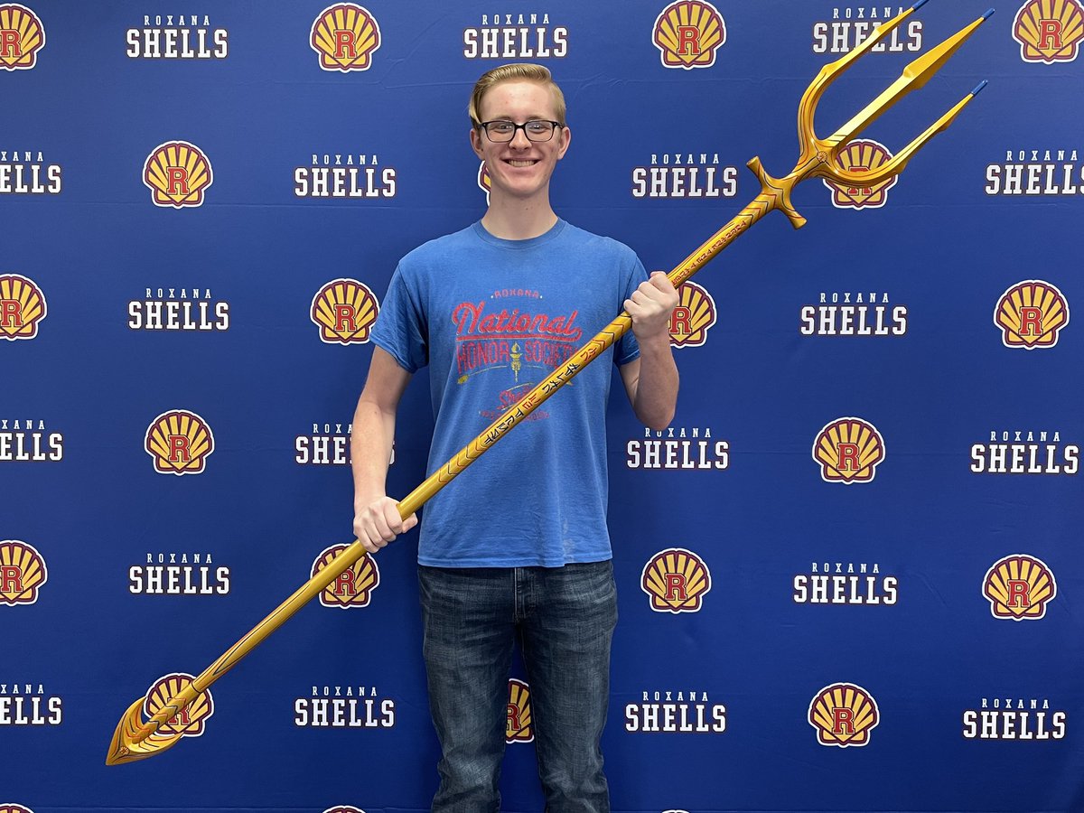 DandurandJason's tweet photo. Congratulations to our two awesome RHS seniors, Calista Stahlhut and Josh Gilbert! They are the recipients of the National Honor Society Scholarship
#AboveTheLine 🔱 #ROXStars
@RHS_Shells @NASSP
#scholarship #service #leadership #character https://t.co/AtyHNxfleZ