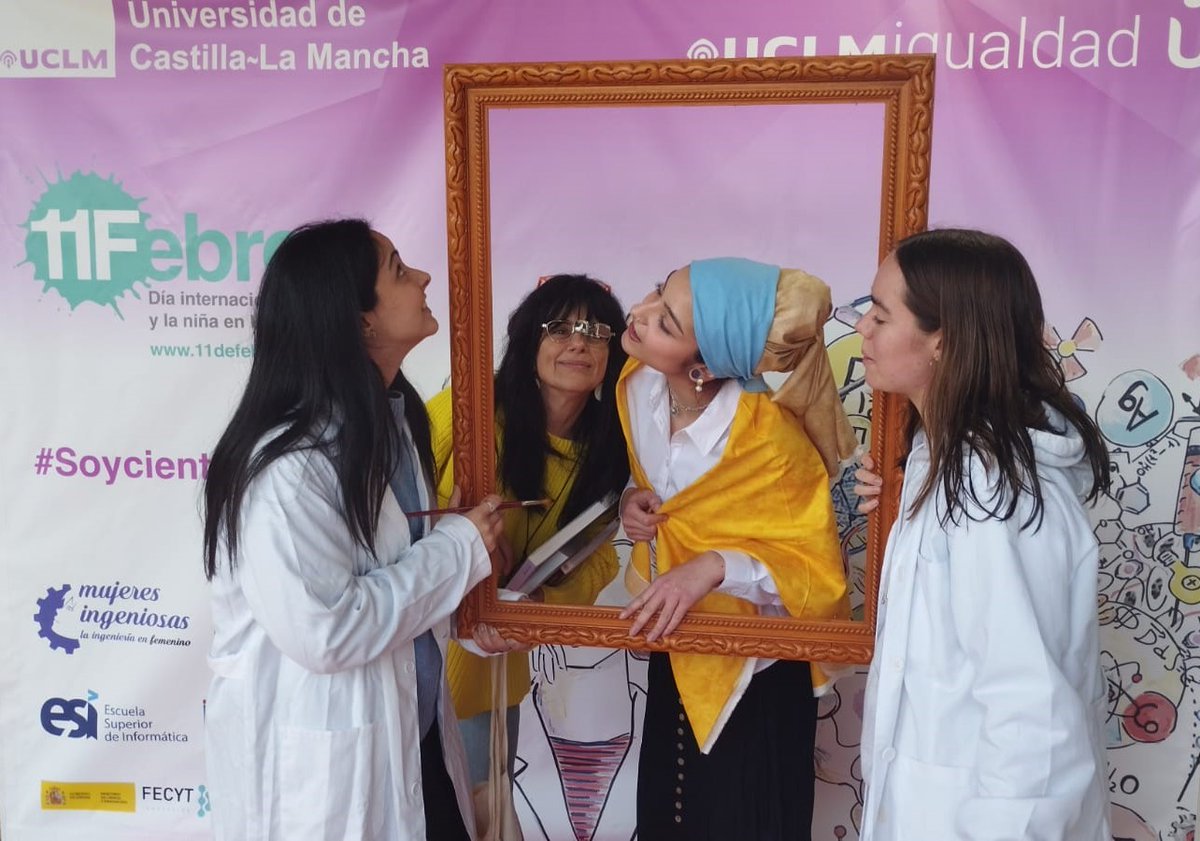 Isabel02719230's tweet photo. Visibilizando a las mujeres investigadoras de la UCLM  con estudiantes del Grado de Historia del Arte en el #diadelamujerylaninaenlaciencia  #11Febrero   
#fotocalluclm #soycientíficaUCLM  
@uclm_es @DeLetras_UCLM https://t.co/N0jGG6RZ6m
