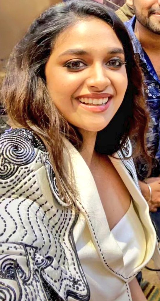 Actressz_point's tweet photo. Keerthy ❤️ ❤️ ❤️ ❤️ 

#KeerthySuresh #SirenPromotions #SirenAudioLaunch #LalSalaam #Rajinikanth #manikandan #ThalapathyVijay #Eagle #Trivikram #GunturKaaramOnNetflix https://t.co/bmHBWiYYov