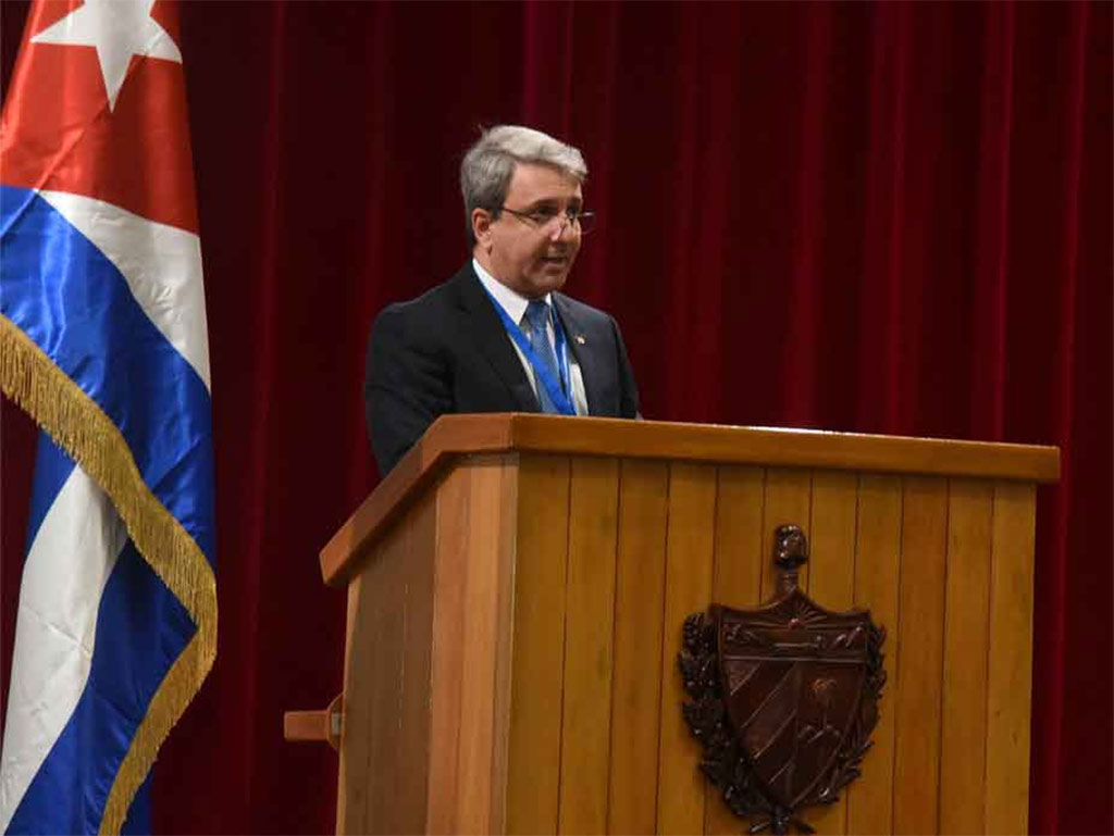 El XIV Congreso Internacional de Educación Superior Universidad 2024 que concluyó en #Cuba 🇨🇺 fue espacio propicio para sostener intercambios bilaterales y avanzar en el relanzamiento de los vínculos internacionales de la educación superior cubana

🔗cubaminrex.cu/es/contribuye-…
