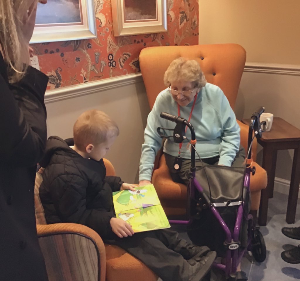 In RE this term, the Year 1 children have been learning about parables from the bible. They explored the key messages of kindness, inclusivity and understanding and put this into practice by visiting Harrier House, our local care home and sharing books with the residents📚🏡