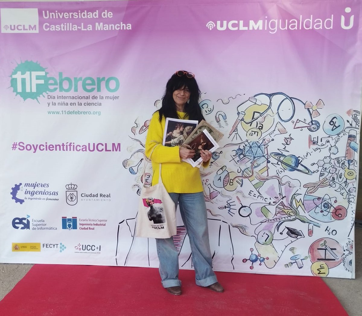 Isabel02719230's tweet photo. Visibilizando a las mujeres investigadoras de la UCLM  con estudiantes del Grado de Historia del Arte en el #diadelamujerylaninaenlaciencia  #11Febrero   
#fotocalluclm #soycientíficaUCLM  
@uclm_es @DeLetras_UCLM https://t.co/N0jGG6RZ6m
