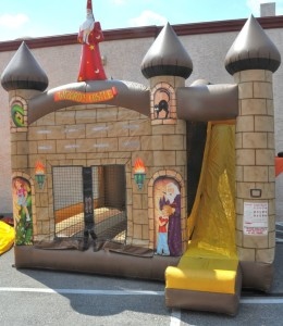 Celebrating birthdays like royalty in a blow-up castle! 🏰🎉 

#BirthdayBash #CastleParty #InflatableFun #RoyalCelebration #PartyPalace #BouncyCastle #BirthdayExtravaganza #KidsAtHeart #CelebrateInStyle #FunForAllAges #party #birthday  #fun #friends #inflatablebouncehouse #bou...