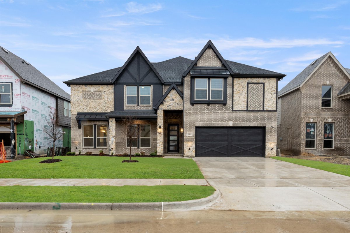 RealFirstTexas's tweet image. 🌟 #FeatureFriday Alert! 🌟 Exciting news from Birdsong Harwood, Mansfield, TX! Major price drop on move-in ready homes – save up 2 $110K! Spacious floor plans wi/ 4-5 beds, 4 baths, 2-car garage, 2,775-4,307 sq. ft. Starting @ $599K! Low tax rates! Contact us 2day! #DreamHome