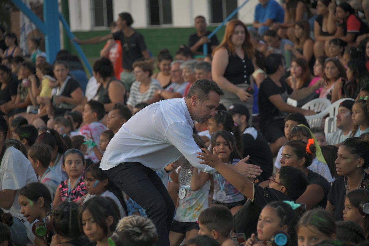 marcechiaradia's tweet photo. Se realizó la fiesta de cierre de las colonias de verano que lleva adelante el gobierno municipal de #Ituzaingó, a través de la Secretaría de Promoción Social y políticas educativas y culturales. @PablocDescalzo @AlbertoDescalzo @PabloAndresPian https://t.co/6xrieLLeOL