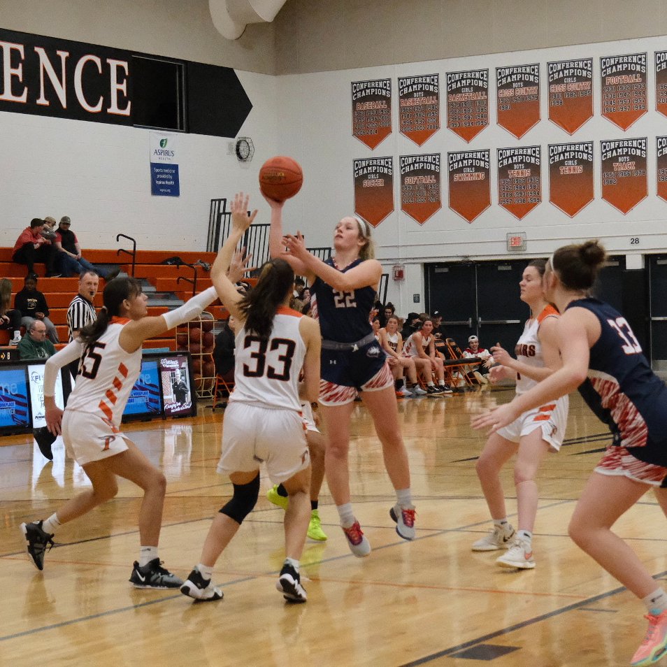 Last night, Senior point guard, <a href="/CherneySydney/">Sydney Cherney</a> recorded a QUADRUPLE-DOUBLE!! 🔥🔥🔥🔥
32 points
24 rebounds
12 assists
12 steals
All in 24 minutes of action!! 
#wisgb