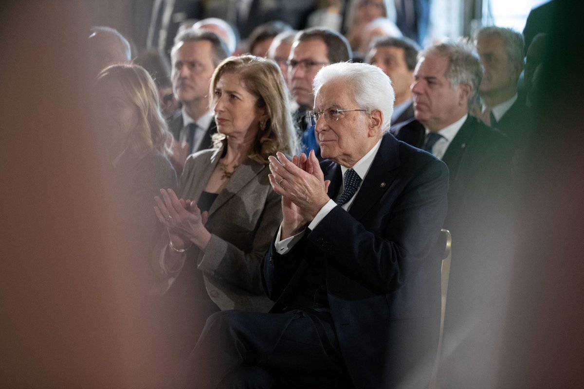 Quirinale's tweet photo. Il Presidente #Mattarella è intervenuto nel corso della cerimonia del Giorno del #Ricordo celebrata al #Quirinale

Il video: https://t.co/4VfwmikMIL https://t.co/OkolVrfqFN
