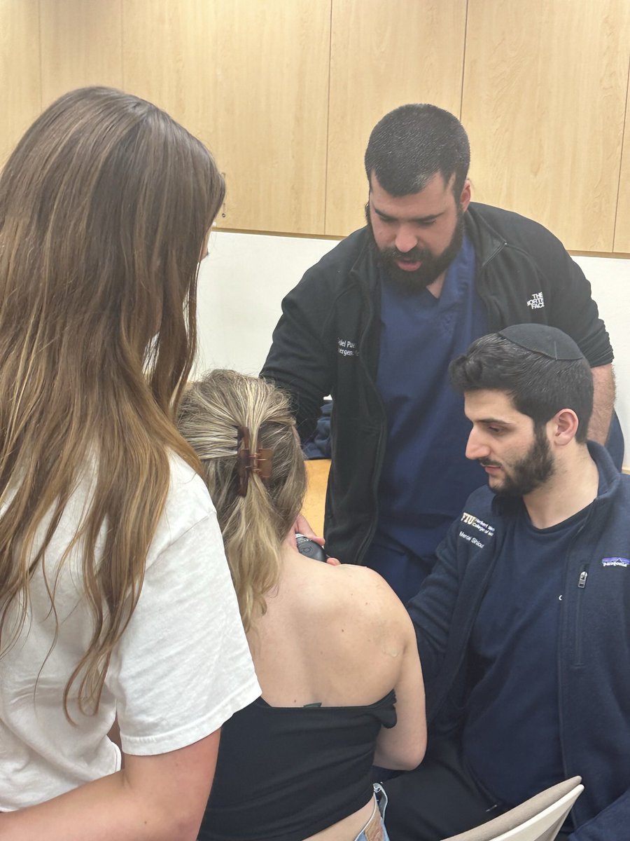 miamibeachpocus's tweet photo. Hands on scanning session with the FIU EM Interest group! 

#ultrasound #fellowship #emergency #emergencymedicine #ems #miamibeach #doctor #physician #meded #medlife #residency #doctors #doctorsofinstagram #doctorlife #medicine #medical #medicalstudent https://t.co/guH1d4MMgr
