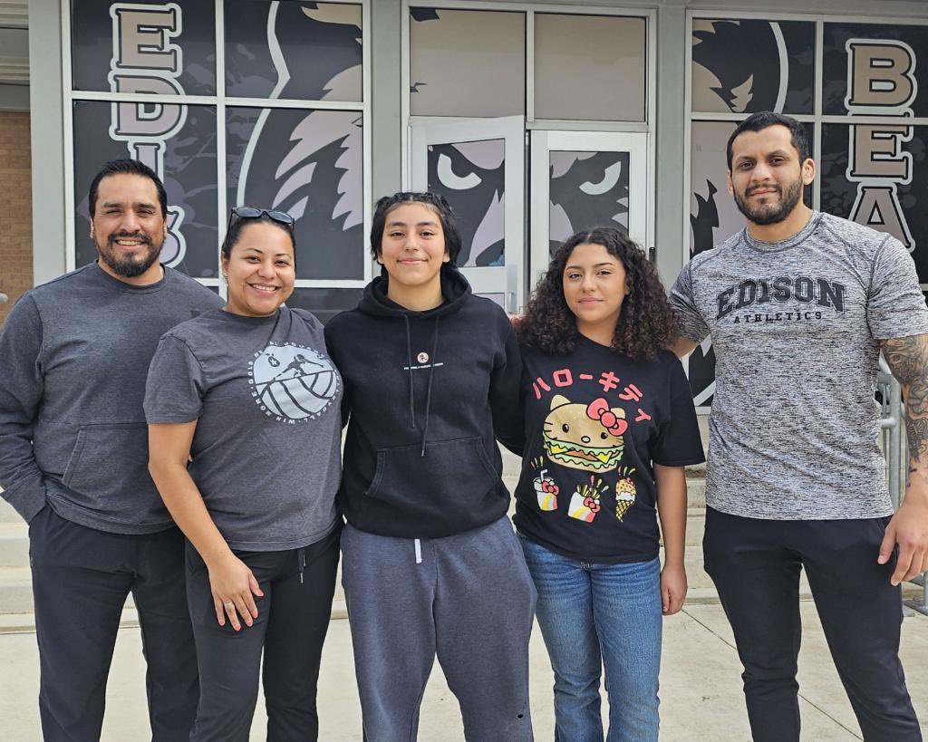 Edison_Athletes's tweet photo. Austin bound for Wrestling Regionals. Good luck to sophomore, Maria Munoz! 🤼‍♀️ #GoBears #ALLIN https://t.co/ey7518JtK9