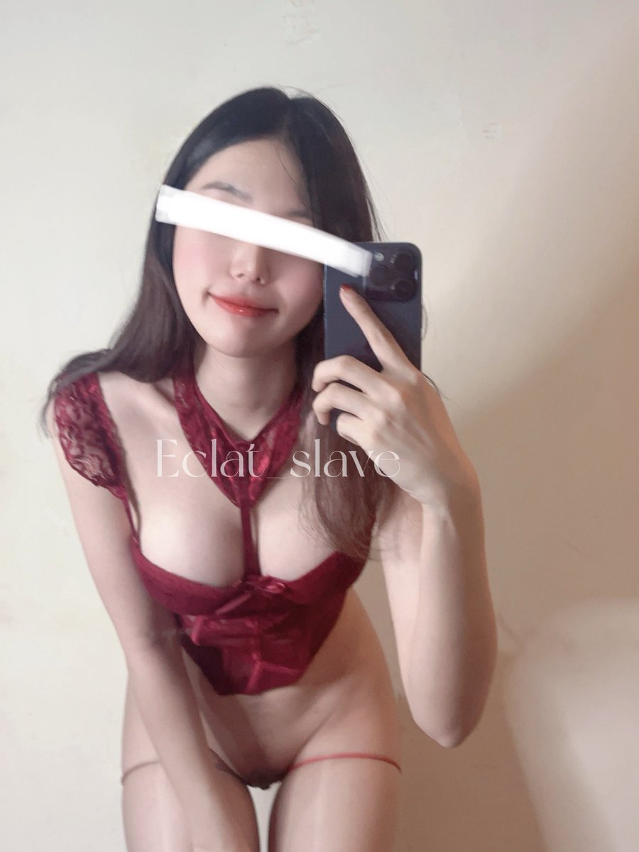 [祝大家新年快乐] Part1/2

另外Part2/2，请參阅留言处，连至FS平台免费关注就可以直接看啦😛

红唇+红马甲+红后束线油亮大腿袜+红底鞋，努力找出红色配件穿得红红火火，给大家拜年😛😛

谢谢各位LSP的鼓励与支持，让我有继续更新的动力哈哈哈，希望新的一年能认识更多高素质的粉丝！

祝大家龙年行大运，天天发大柴！

转推❤️帮我分享好运哈哈哈，备用号也请关注唷@eclatslave