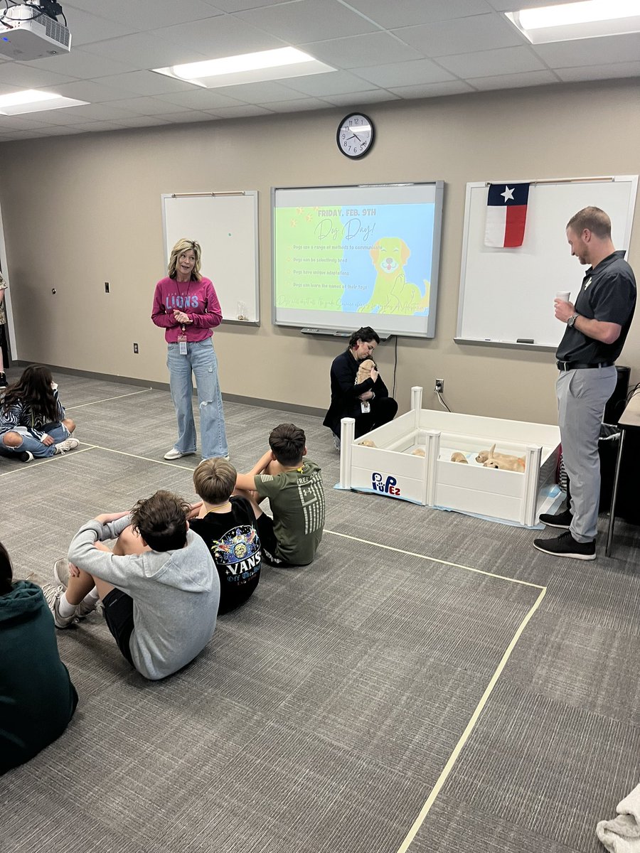 oakhillslions's tweet image. Today is the much anticipated 💙DOG🐶DAY💙 for our 7th Grade Science students! Students are learning all about how dogs communicate &amp;amp; their unique adaptations by interacting with a few of our furry friends! @mruffin15 @giffwhitehead #LionsLearning #DogDay #science