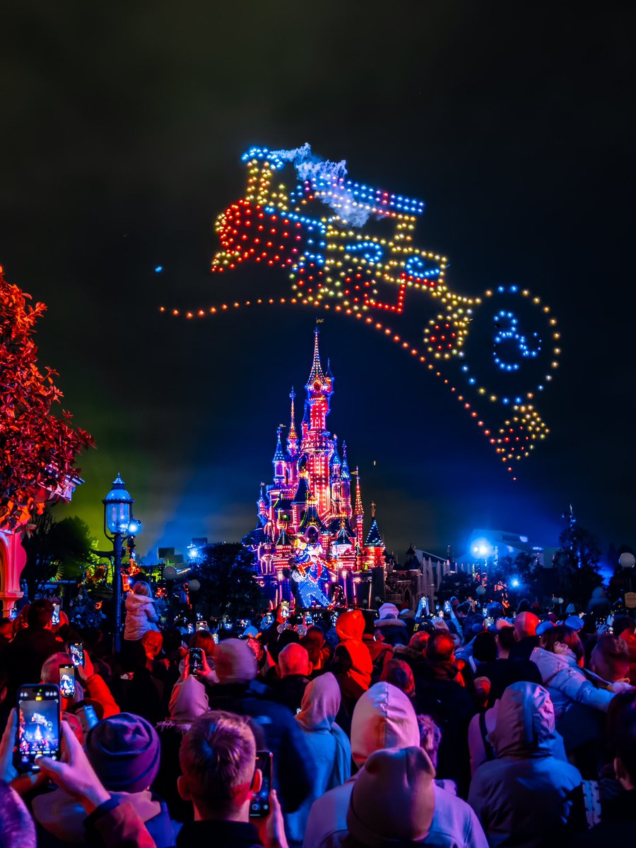 Disneyland Paris drone show!

#iphone15promax #disneyland #DisneylandParis #photograghy