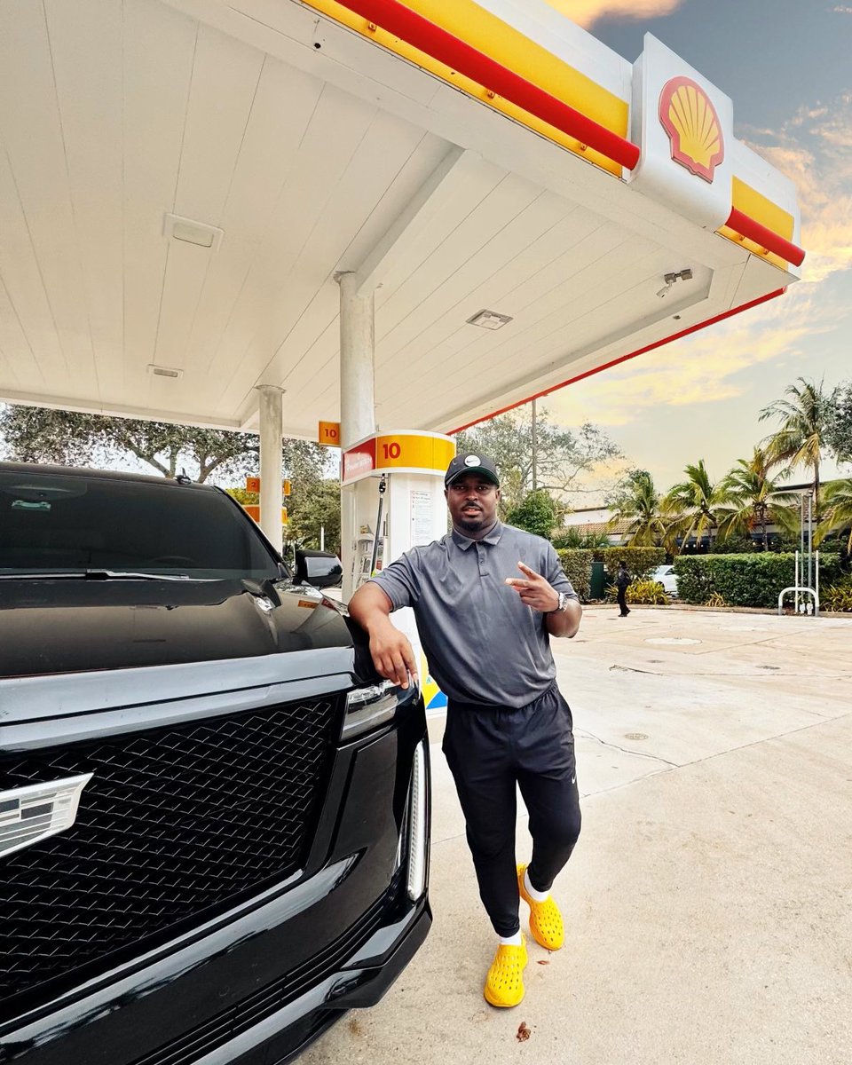 Down, set...fuel up! Ready to get in on all of the playoff action. @ShellStationsUS #StationSnap #ad