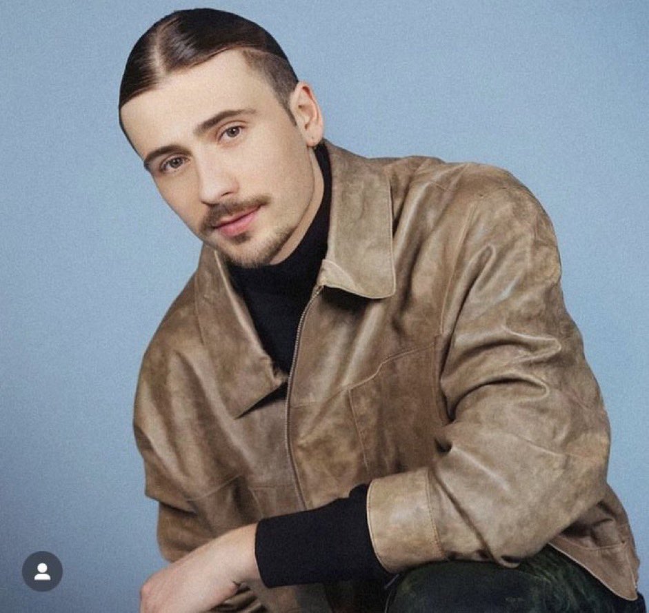 Reactachaud's tweet photo. L’équipe com’ insta de Pierre, vous attendez quoi pour mettre cette photo en photo de profil et de lâcher votre meilleur post avec cette photo et les premiers chiffres du single en description ? #PierreGarnier #CeuxQuonEtait #Staracademy https://t.co/pPlBLthVmZ