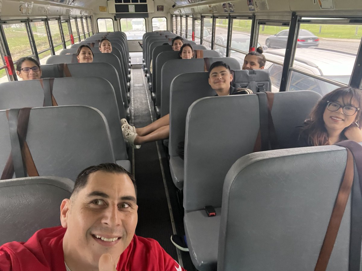Edison_Athletes's tweet photo. Edison Aquatics Team on their way UIL Regionals! Let’s go Bears! 🏊🏻 🐻 #GoBears #ALLIN https://t.co/lkyYRQUFsK