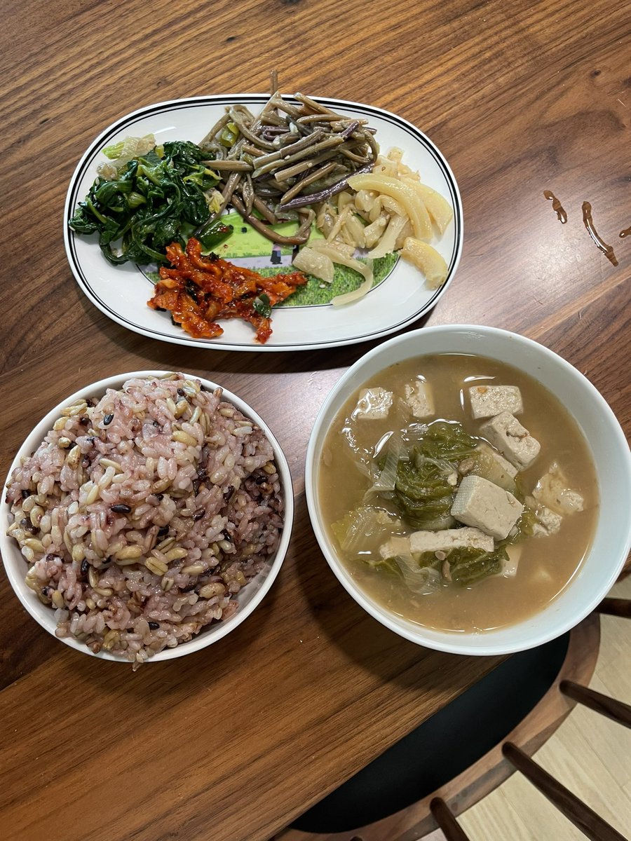 jake62494893's tweet photo. ��식 덕에 그나마 복근은 유지하는 듯!! 

모든 동물성 음식은 콜레스테롤이 포함되어있음 

채식은 콜레스테롤을 섭취가 거의 없다는 게
장점 ✌🏻 https://t.co/J4Ak8WnbbU