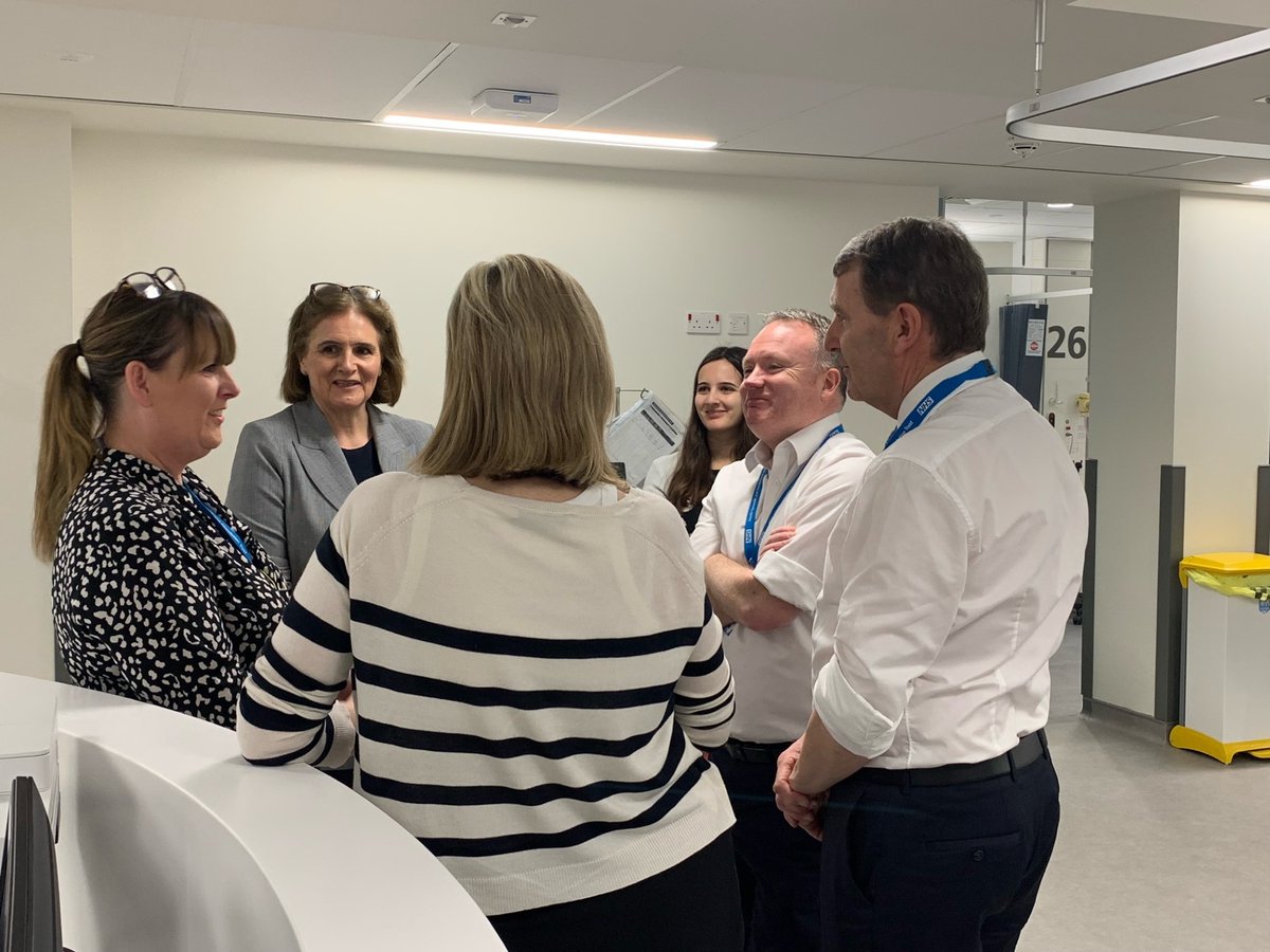 STSFTrust's tweet photo. This week we welcomed Chief Operating Officer of NHS England Dr Emily Lawson 👋

During the visit she was shown around ED and the new IIU at Sunderland Royal 🏥

She also talked to the teams about how they are helping to improve patient flow and experience 🙌 https://t.co/jI7aVIb19Y