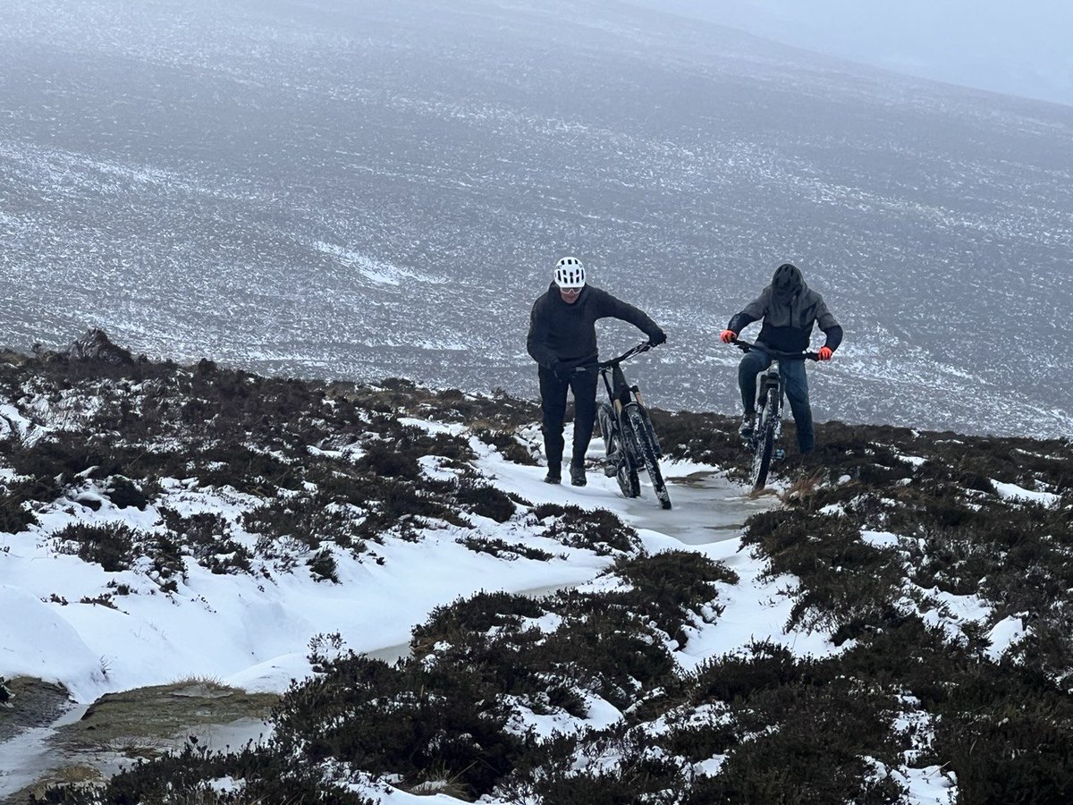 gilesmorris's tweet photo. it was cold out this morning ... 
#slackfriday https://t.co/hUEULb2WO9