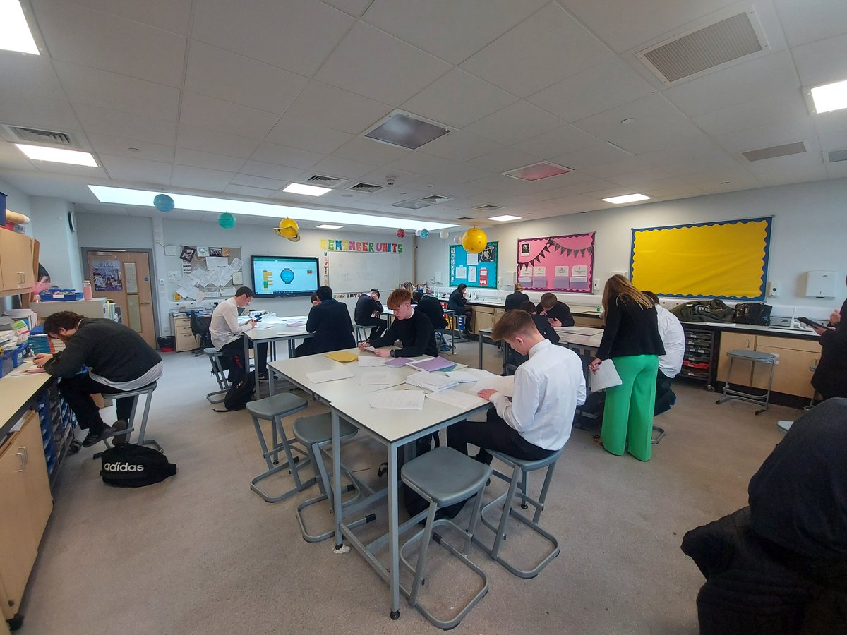 WPJacMacGregor's tweet photo. Had the privilege to be in a higher Physics class today and witness high quality learning and teaching. A delight to talk to such enthusiastic and engaged young people. Thanks for having us @PortGlasgowHS 
@wp_education @WP_IOC 

#KeepCollaborating https://t.co/EoAwSDyvVG