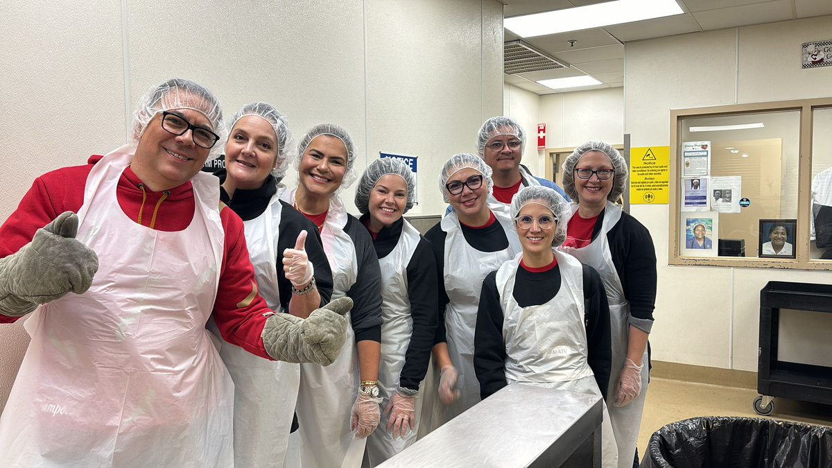 CamillusHouse's tweet photo. @CampbellSoupCo has served up more than soup for our guests! Their team helped prep the meal, welcomed day center clients and campus residents to our dining hall; plated & brought lunch to the physically challenged. What a gift! Thank you on behalf all who we serve. #mmmmgood https://t.co/iOIb4GnIuJ