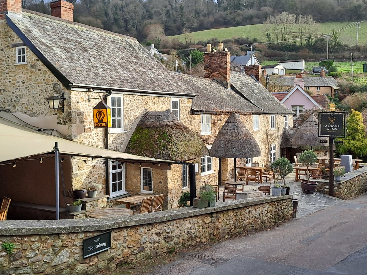 jer9026's tweet image. @StAustellBrew stayed at Masons Arms Branscombe a couple of Saturdays ago and had a fabulous time. Met one of your brewers there, a very friendly and knowledgeable chap, Luke from Cornwall. Fantastic ambassador for your company and beer. Thank you