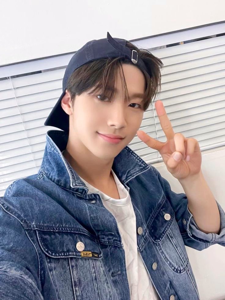 peebleesss's tweet photo. and i'm all on ur mind 🤍
#RYSD #road𝓨selcaday #roadyselcaday
#HYUNWOO #현우 #싸이커스 #XIKERS #로디 | @xikers_official https://t.co/D5JlgeAc5C