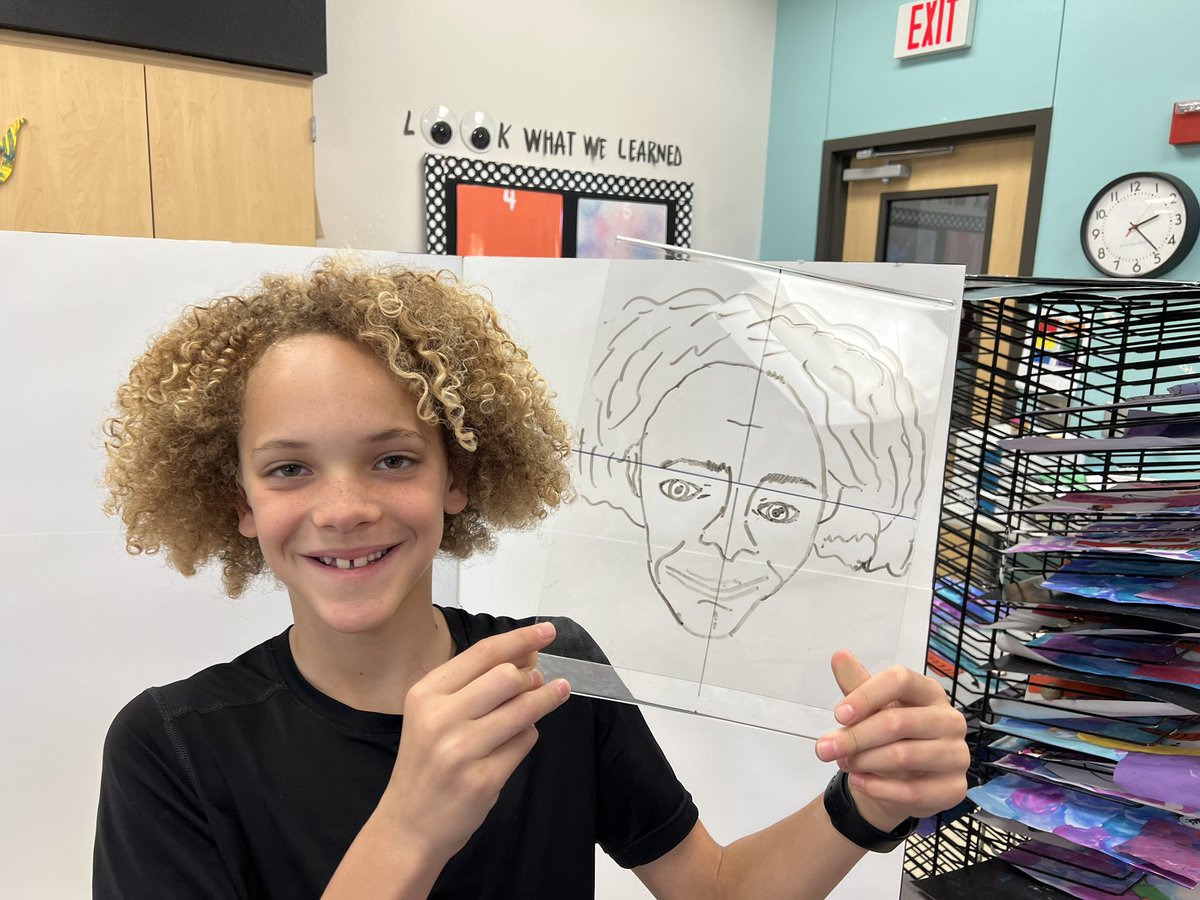 MrsSims7's tweet image. 5th grade artists practicing their observational drawing skills! @RiverRidgeElem