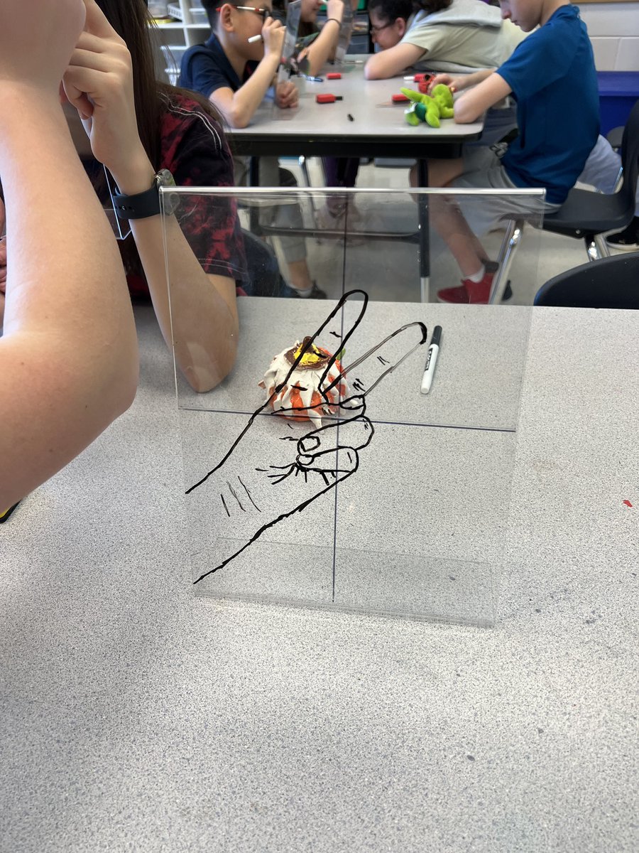 MrsSims7's tweet image. 5th grade artists practicing their observational drawing skills! @RiverRidgeElem