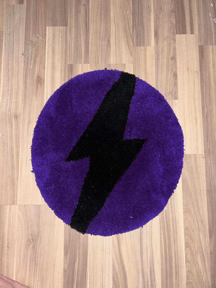 *GIVEAWAY* 

Ich verlose einen Handmade AVE Teppich❗️

Um teilzunehmen: 
- <a href="/BakuMGMT/">Baku</a> &amp; <a href="/Averiour/">AVERIOUR GAMING</a> Folgen 
- Retweeten ♻️
- 1 Freund Markieren 

Viel Glück! 🍀