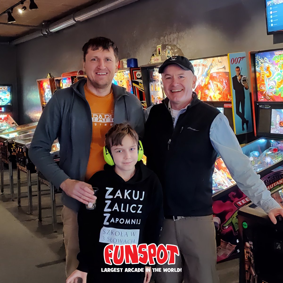 funspotnh's tweet photo. ๐๐น๏ธ Meeting pinball pals from Poland! Our owner, David Lawton, recently had a blast with Marcin and son, Anthony, at Funspot's 'INTERNATIONAL Pinball Outpost'! ๐ Anthony's passion for pins is contagious! ๐ #PinballFun #GlobalConnections #FunspotAdventures https://t.co/800cdK3B0T