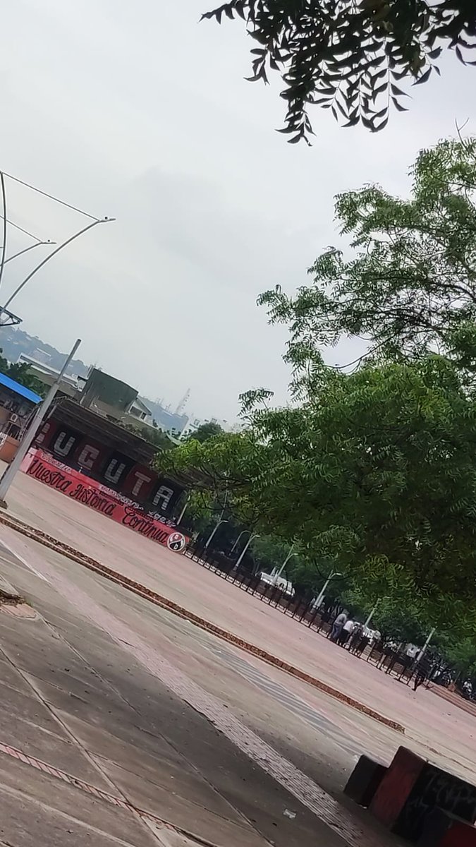 breynerjaimes's tweet photo. Inicialmente ¿Quien dió la orden de cerrar toda la plaza de banderas? Teniendo en cuenta que es un lugar independiente del estadio. https://t.co/xgYBawVOjs