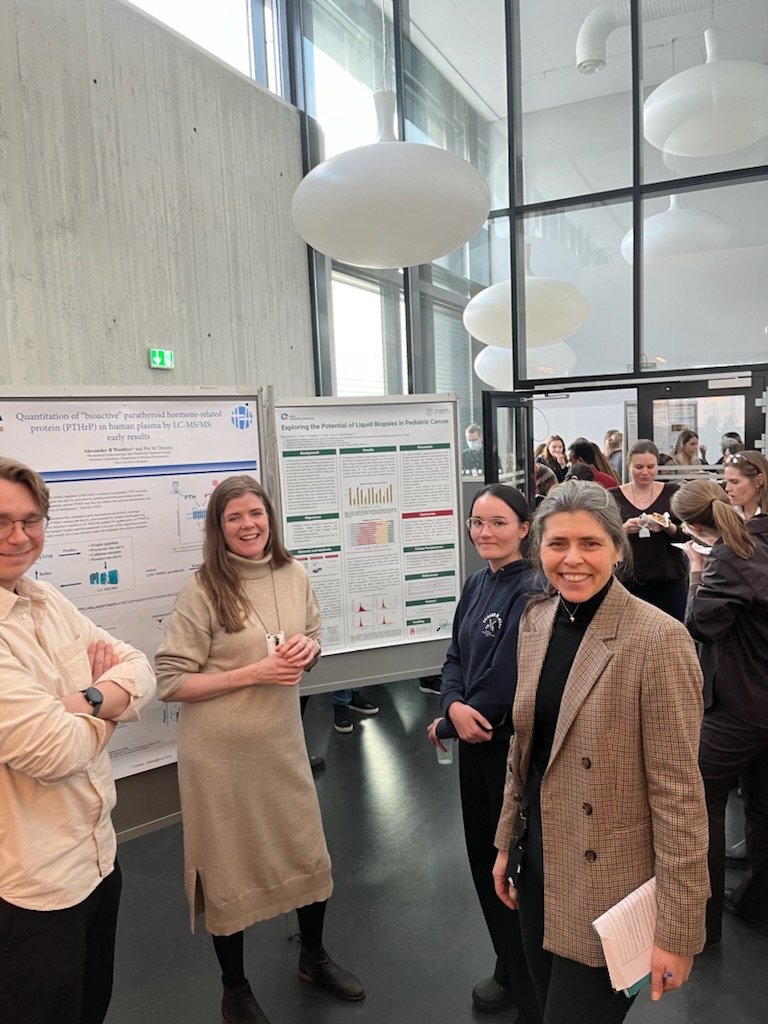 OncoVarMan (@oncovarman) on Twitter photo Representing our work at the Norwegian Biosciences society #NBS poster symposium. MSc student Jonas Landbakk Bjerke, Erasmus student Ambre Johan, senior postdoc <a href="/InaBrorson/">Ina Brorson</a>, professor Vessela Kristensen <a href="/Vesselinka/">Vessela Kristensen</a> Representing our work at the Norwegian Biosciences society #NBS poster symposium. MSc student Jonas Landbakk Bjerke, Erasmus student Ambre Johan, senior postdoc <a href="/InaBrorson/">Ina Brorson</a>, professor Vessela Kristensen <a href="/Vesselinka/">Vessela Kristensen</a>