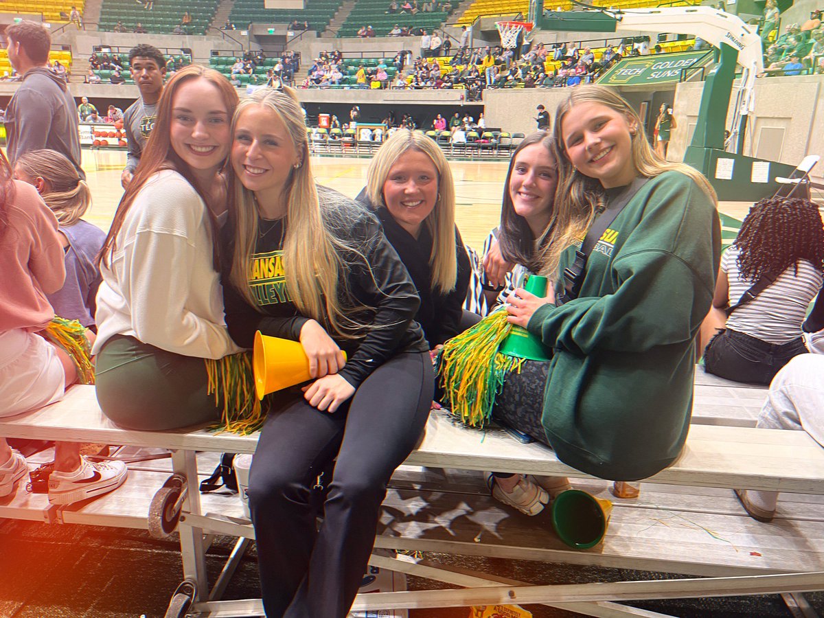 ATUvolleyball's tweet image. Making memories and cheering on the Wonderboys and Golden Suns! #heckyeahtechyeah