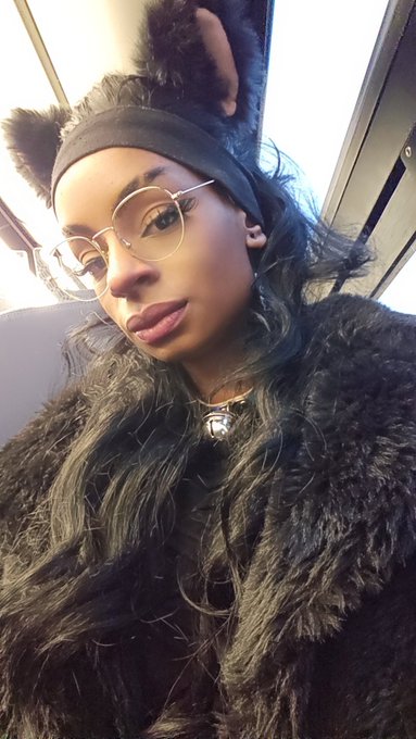 This goddess is ready for carnaval 2024. Behind the bar obviously. If you see me unhinged on the timeline