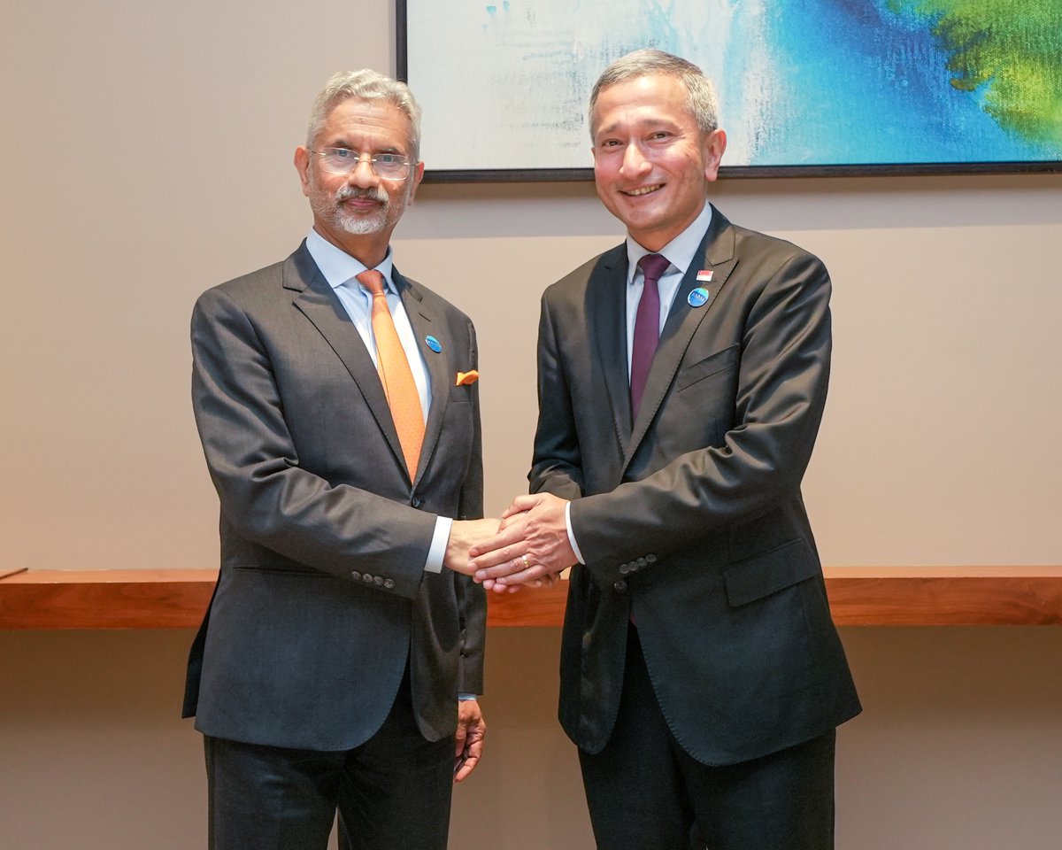 Glad to meet my good friend @DrSJaishankar. Singapore & India’s relations continue to grow from strength to strength. We had a wide ranging discussion on our bilateral cooperation and international issues. 🇸🇬🇮🇳