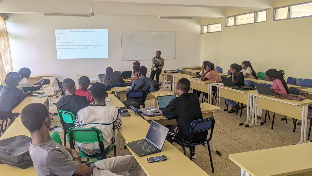 Scome_rwanda's tweet photo. Today PCL1 conducted #PeerLearningProgram to share knowledge in their basic sciences.
Kudos to facilitators and participants!
Let elevate our knowledge through meaningful collaboration, knowledge sharing and peer-to-peer education (Team based Learning)
#MedicalEducation #PLP https://t.co/ImxZBP6gNq