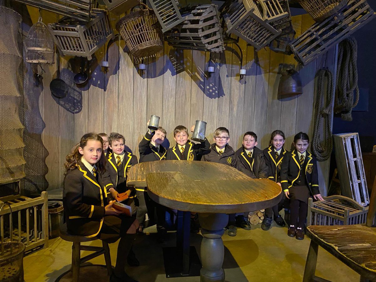 fromthepark's tweet image. Magical day alert! ✨ Year 4 had a spellbinding time exploring the enchanting world of Harry Potter at @wbtourlondon! 🧙‍♂️ From Diagon Alley to the Great Hall, the adventure was truly unforgettable. Thanks for the magical memories! #HarryPotter #FieldTripFun