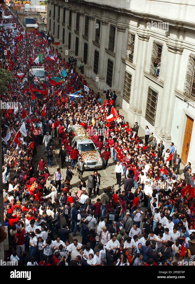 Quizás ustedes son muy chicos pero los funerales con las calles “llenas” se ven así